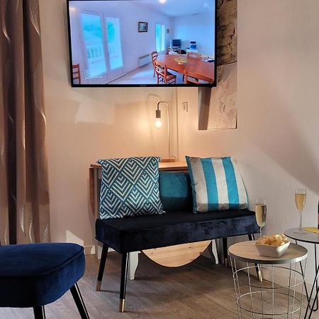 L'établissement LA PLAGE A 2 PAS , vous propose 4 appartements neufs avec services , lits faits à votre arrivée , serviettes de toilette , ménage , Wifi , en hyper centre , Vue mer à 50m , tout est accessible à pied Dieppe Esterno foto