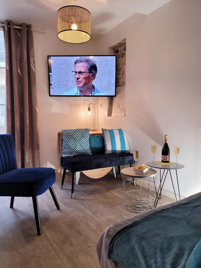 L'établissement LA PLAGE A 2 PAS , vous propose 4 appartements neufs avec services , lits faits à votre arrivée , serviettes de toilette , ménage , Wifi , en hyper centre , Vue mer à 50m , tout est accessible à pied Dieppe Esterno foto