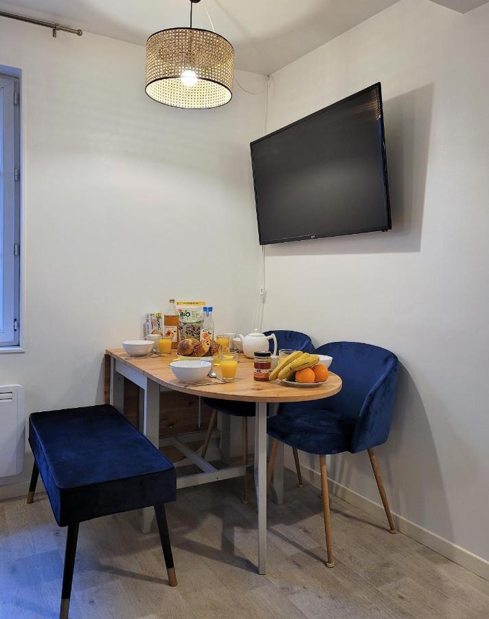 L'établissement LA PLAGE A 2 PAS , vous propose 4 appartements neufs avec services , lits faits à votre arrivée , serviettes de toilette , ménage , Wifi , en hyper centre , Vue mer à 50m , tout est accessible à pied Dieppe Esterno foto