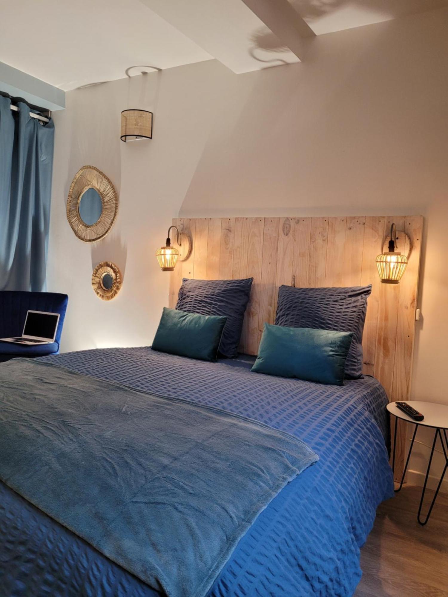 L'établissement LA PLAGE A 2 PAS , vous propose 4 appartements neufs avec services , lits faits à votre arrivée , serviettes de toilette , ménage , Wifi , en hyper centre , Vue mer à 50m , tout est accessible à pied Dieppe Esterno foto