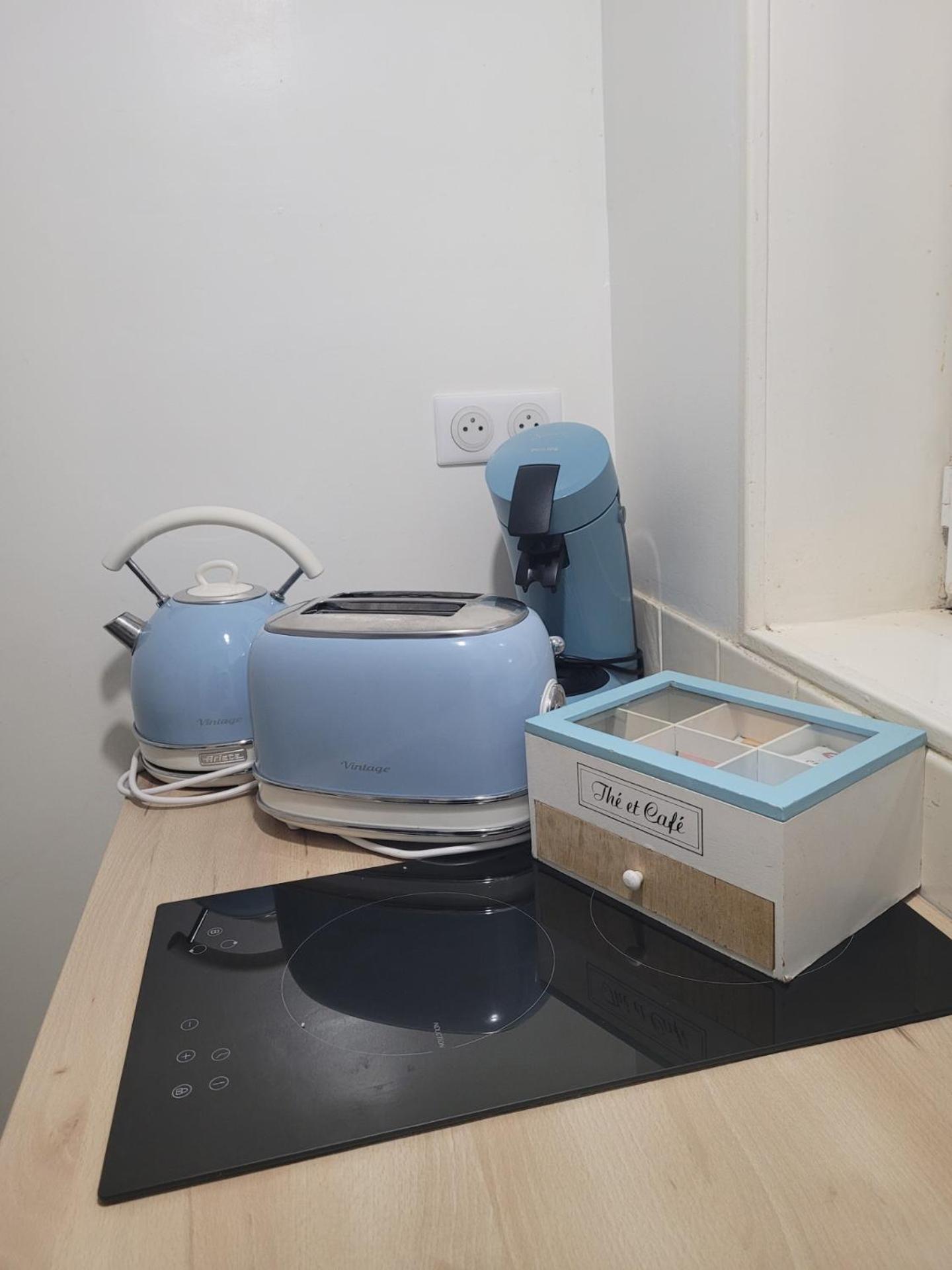 L'établissement LA PLAGE A 2 PAS , vous propose 4 appartements neufs avec services , lits faits à votre arrivée , serviettes de toilette , ménage , Wifi , en hyper centre , Vue mer à 50m , tout est accessible à pied Dieppe Esterno foto
