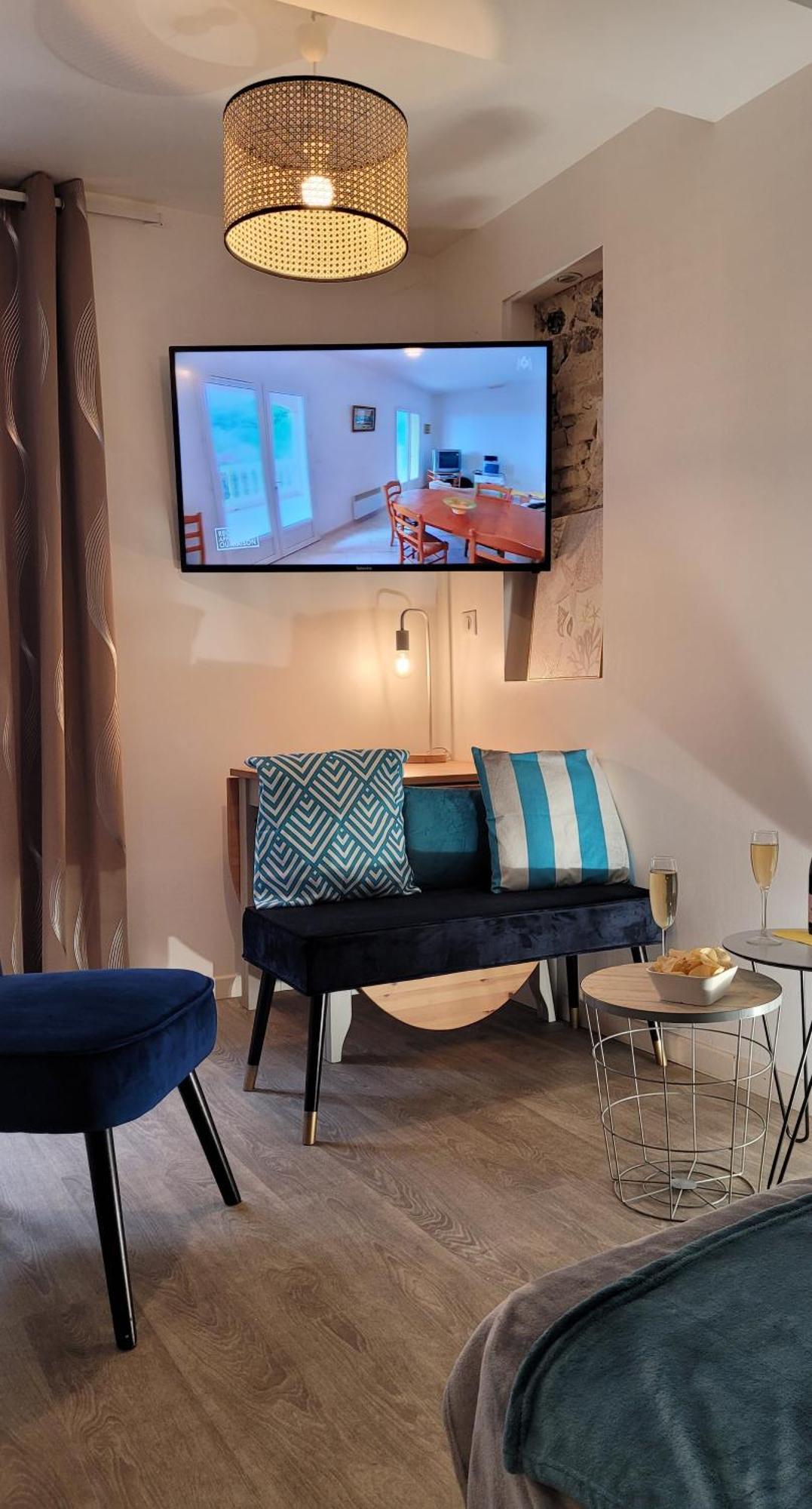 L'établissement LA PLAGE A 2 PAS , vous propose 4 appartements neufs avec services , lits faits à votre arrivée , serviettes de toilette , ménage , Wifi , en hyper centre , Vue mer à 50m , tout est accessible à pied Dieppe Esterno foto