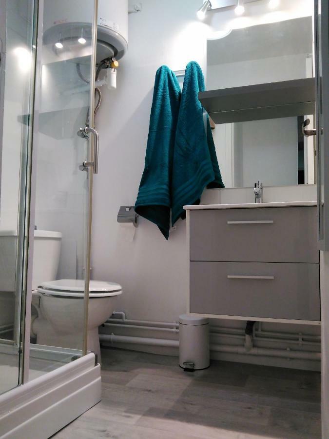 L'établissement LA PLAGE A 2 PAS , vous propose 4 appartements neufs avec services , lits faits à votre arrivée , serviettes de toilette , ménage , Wifi , en hyper centre , Vue mer à 50m , tout est accessible à pied Dieppe Esterno foto