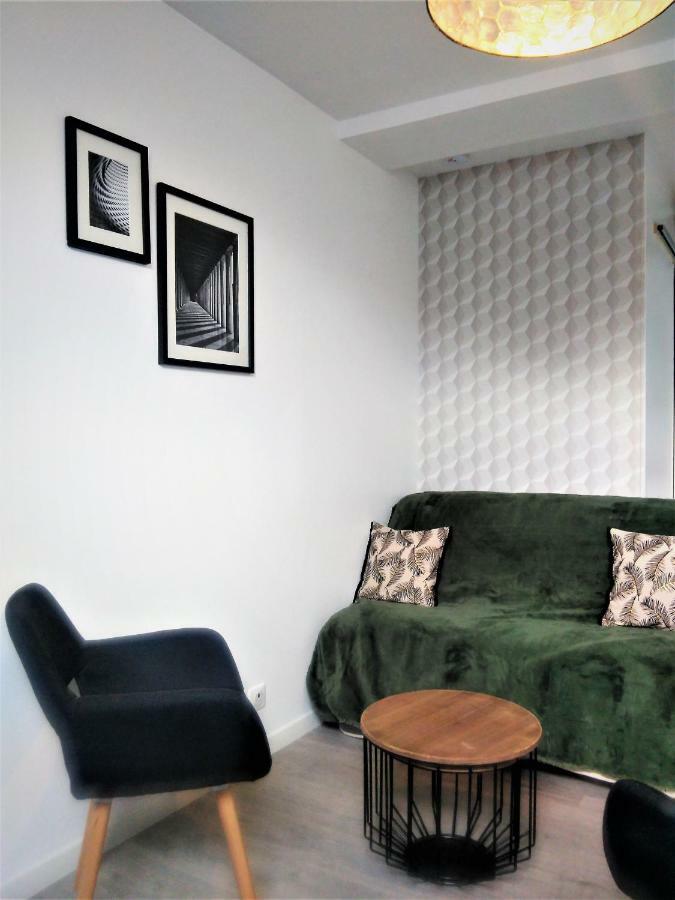 L'établissement LA PLAGE A 2 PAS , vous propose 4 appartements neufs avec services , lits faits à votre arrivée , serviettes de toilette , ménage , Wifi , en hyper centre , Vue mer à 50m , tout est accessible à pied Dieppe Esterno foto